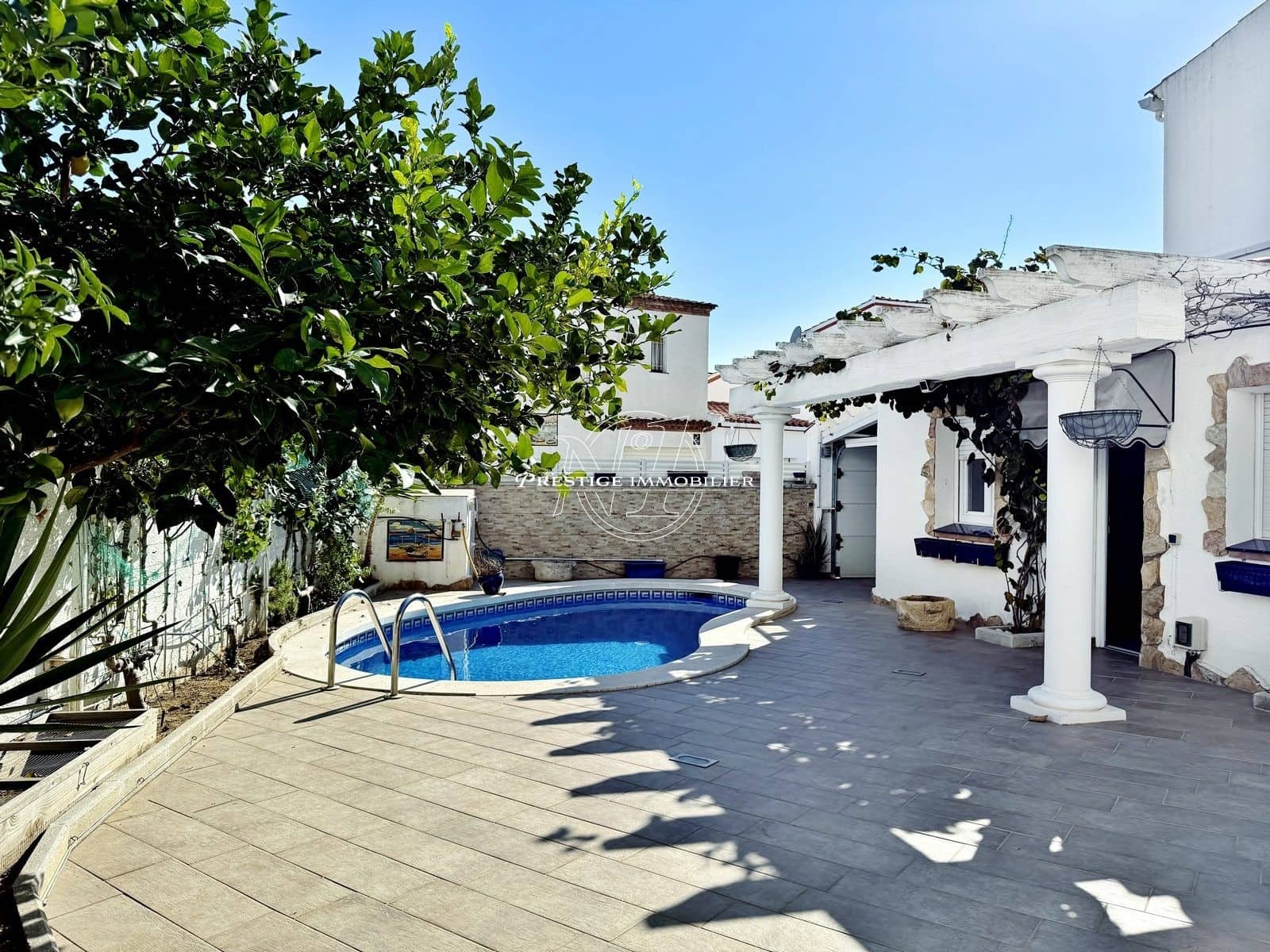 2 Zimmer Villa zu verkaufen in Empuriabrava mit Pool - 439.000 € (Ref: 10059990)