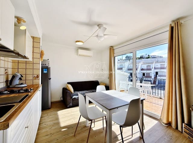 1 sovrum Lägenhet till salu i Roses med pool - 149 000 € (Ref: 10070245)