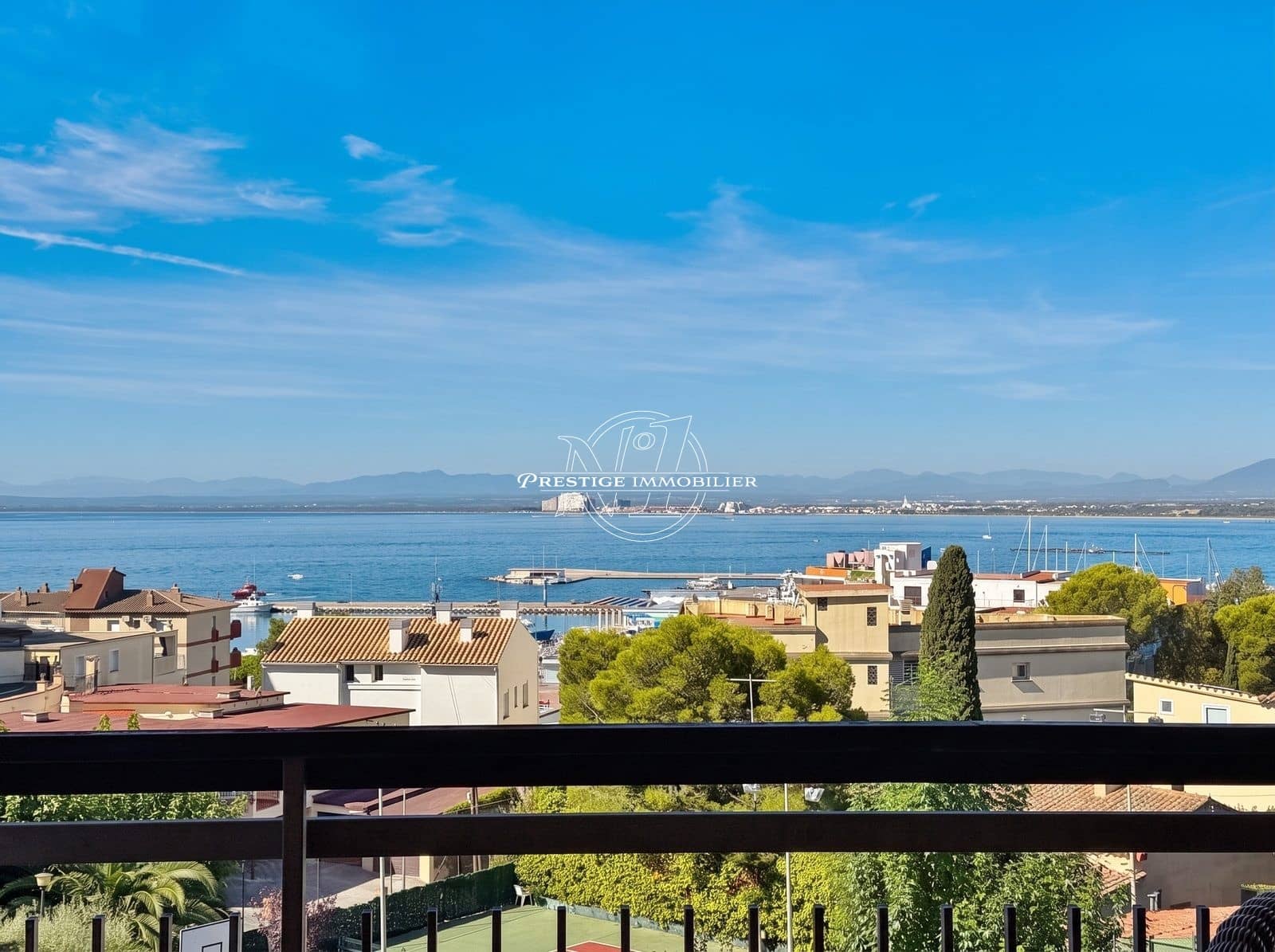 3 Zimmer Apartment zu verkaufen in Roses mit Pool - 495.000 € (Ref: 10081057)