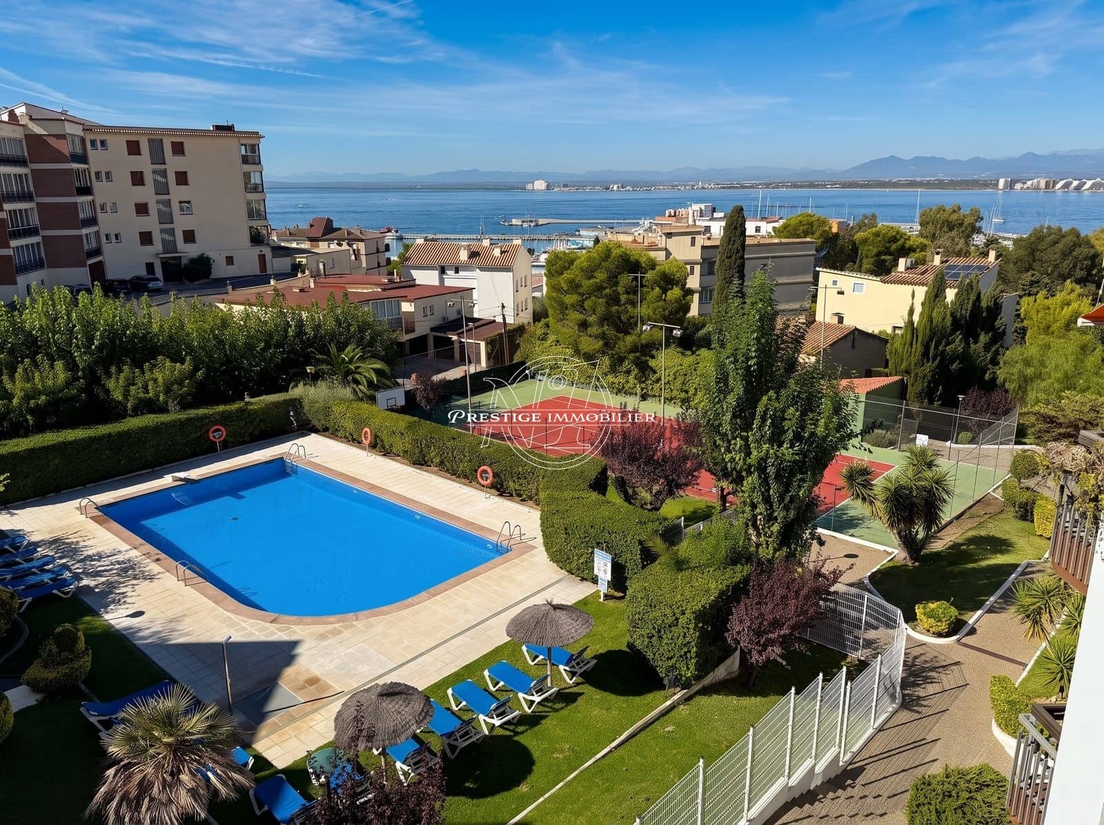 3 Zimmer Apartment zu verkaufen in Roses mit Pool - 495.000 € (Ref: 10081057)