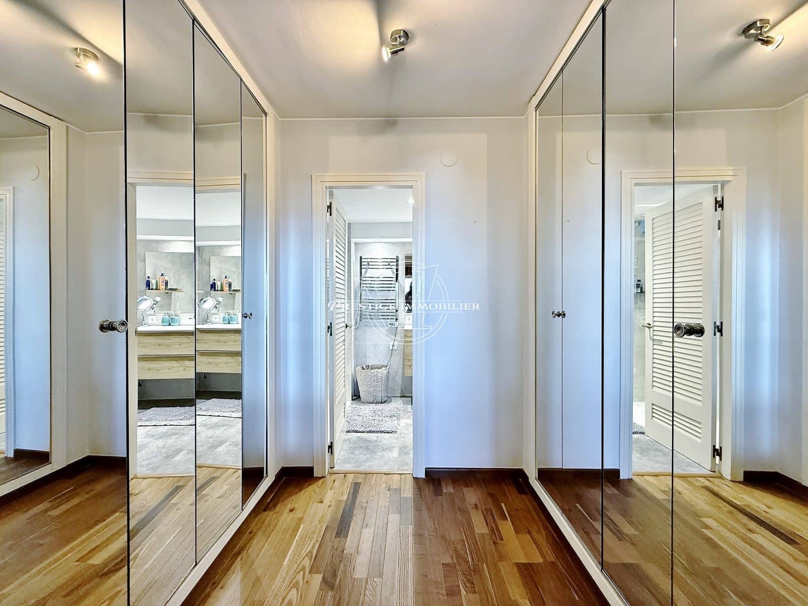 3 Zimmer Apartment zu verkaufen in Roses mit Pool - 495.000 € (Ref: 10081057)