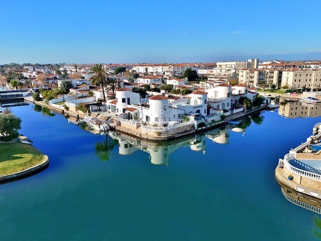 3 quarto Moradia para venda em Empuriabrava, Castelló d'Empúries - 699 000 € (Ref: 10109368)