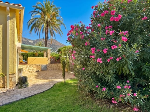 4 chambre Villa/Maison à vendre à Roses avec piscine - 795 000 € (Ref: 10115572)