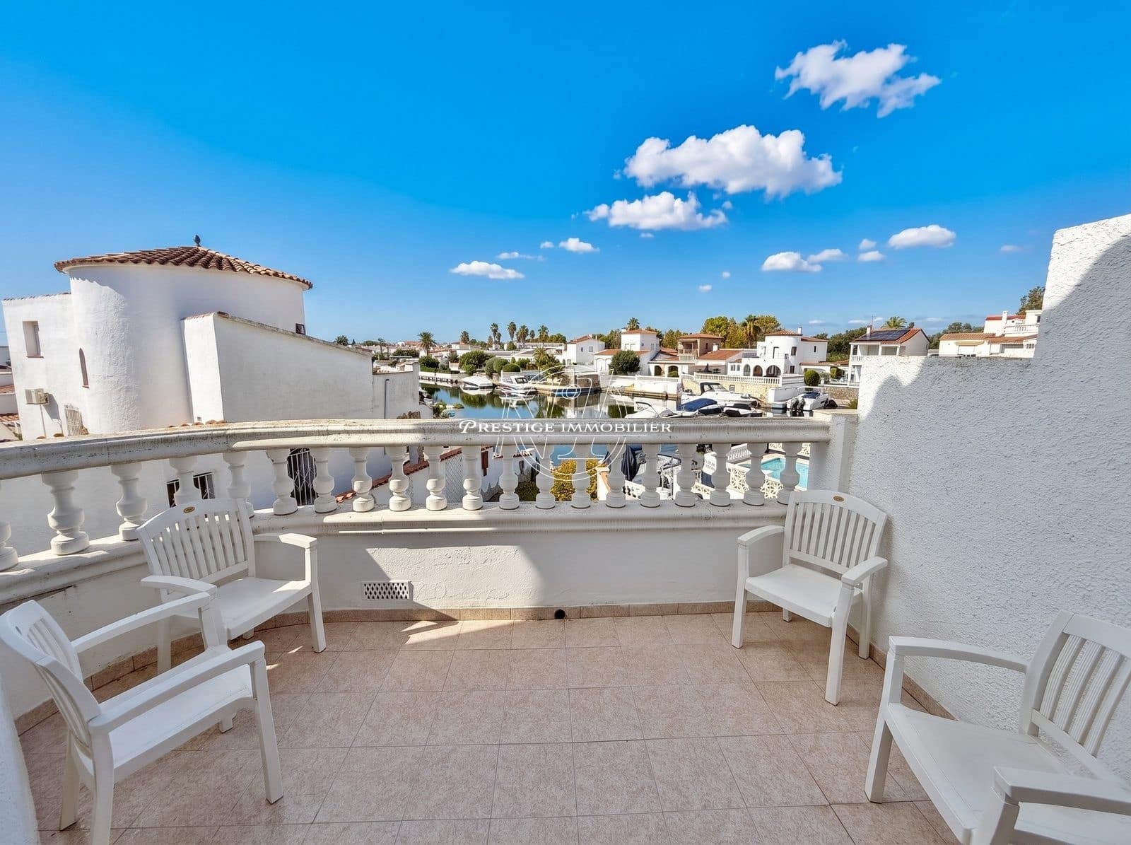 3 bedroom Villa for sale in Empuriabrava with pool garage - € 685,000 (Ref: 10125127)