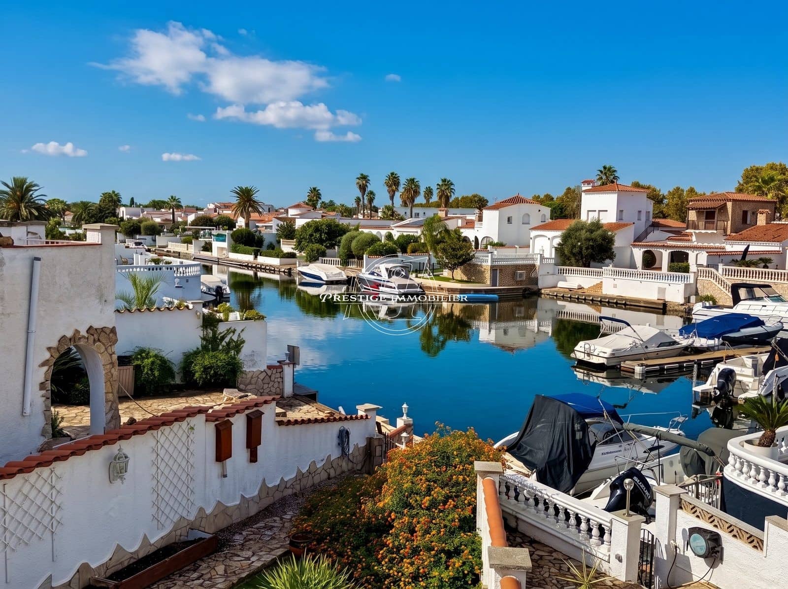 3 bedroom Villa for sale in Empuriabrava with pool garage - € 685,000 (Ref: 10125127)