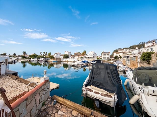 3 bedroom Villa for sale in Empuriabrava, Castelló d'Empúries with pool garage - € 685,000 (Ref: 10125127)