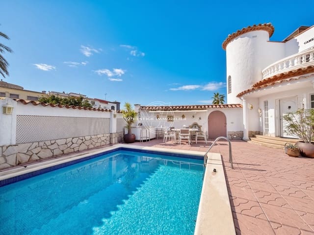 3 bedroom Villa for sale in Empuriabrava, Castelló d'Empúries with pool garage - € 685,000 (Ref: 10125127)