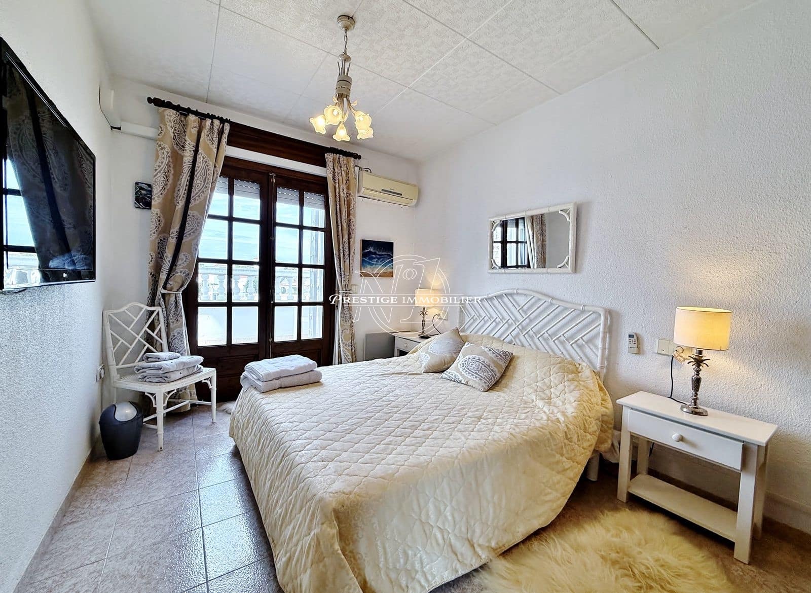 3 bedroom Villa for sale in Empuriabrava with pool garage - € 685,000 (Ref: 10125127)