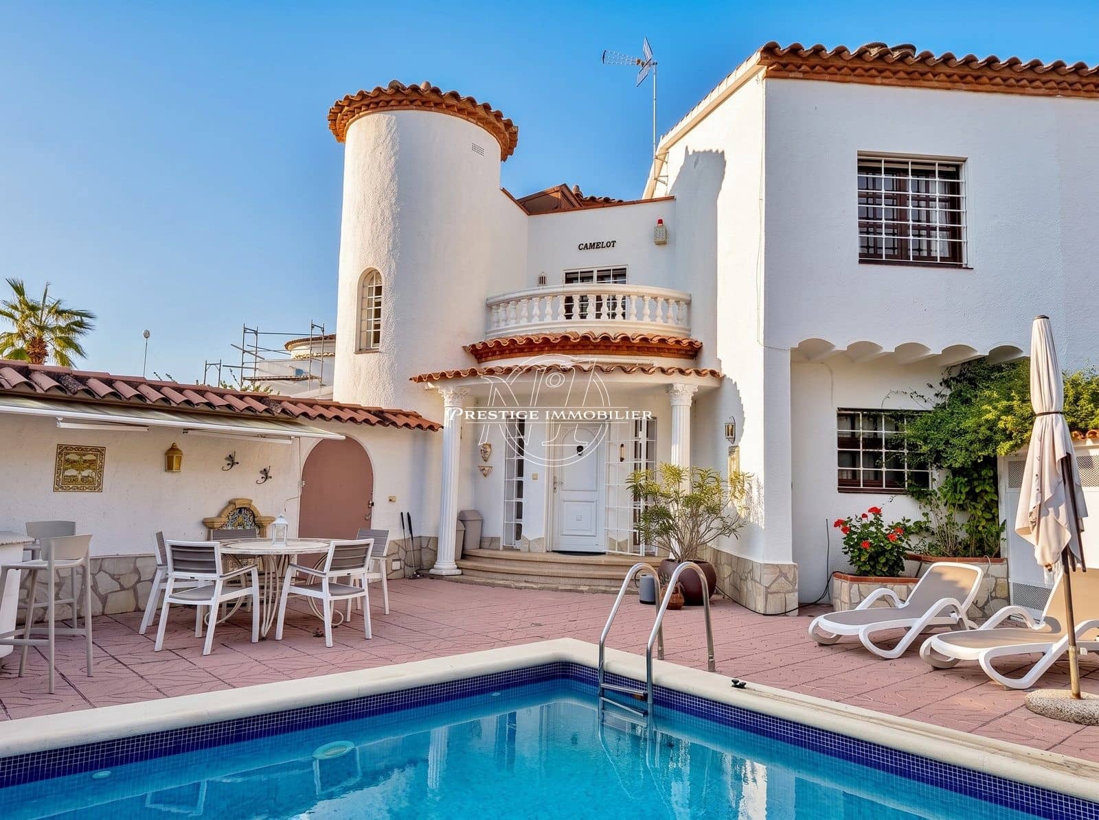 3 bedroom Villa for sale in Empuriabrava with pool garage - € 685,000 (Ref: 10125127)