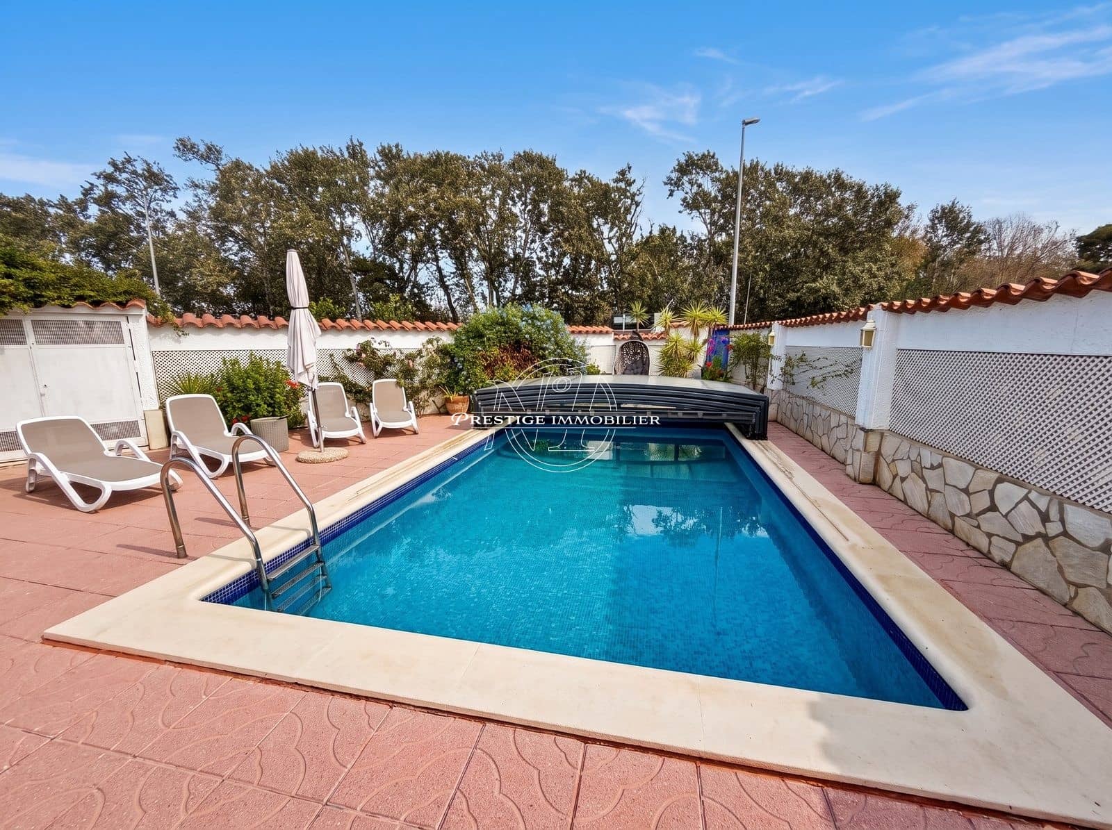 3 bedroom Villa for sale in Empuriabrava with pool garage - € 685,000 (Ref: 10125127)