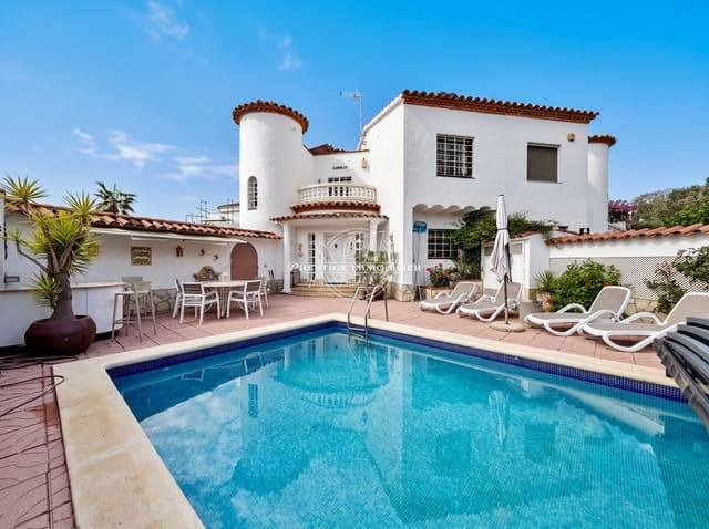 3 bedroom Villa for sale in Empuriabrava, Castelló d'Empúries with pool garage - € 685,000 (Ref: 10125127)