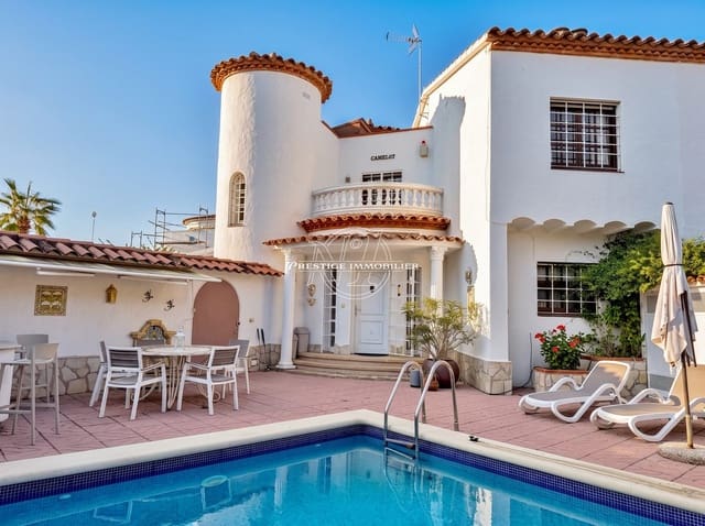 3 bedroom Villa for sale in Empuriabrava, Castelló d'Empúries with pool garage - € 685,000 (Ref: 10125127)