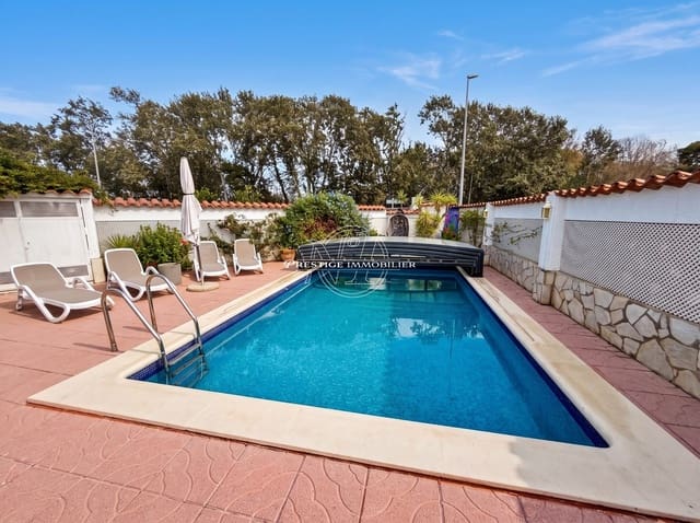 3 bedroom Villa for sale in Empuriabrava, Castelló d'Empúries with pool garage - € 685,000 (Ref: 10125127)
