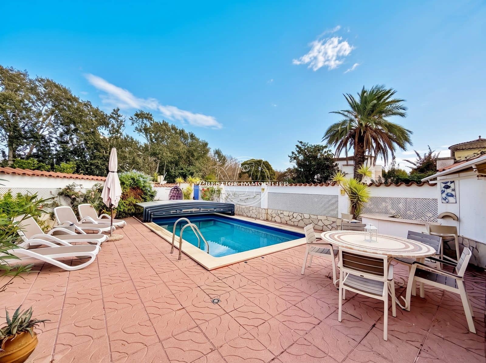 3 bedroom Villa for sale in Empuriabrava with pool garage - € 685,000 (Ref: 10125127)