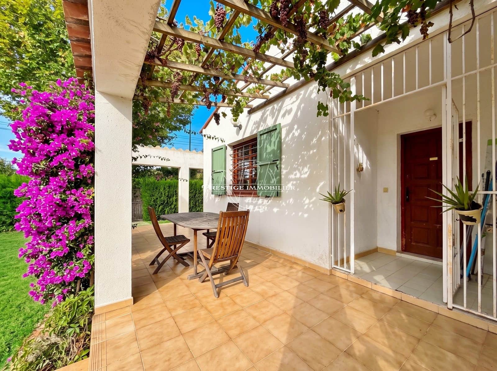 3 bedroom Villa for sale in Empuriabrava with garage - € 350,000 (Ref: 10131717)