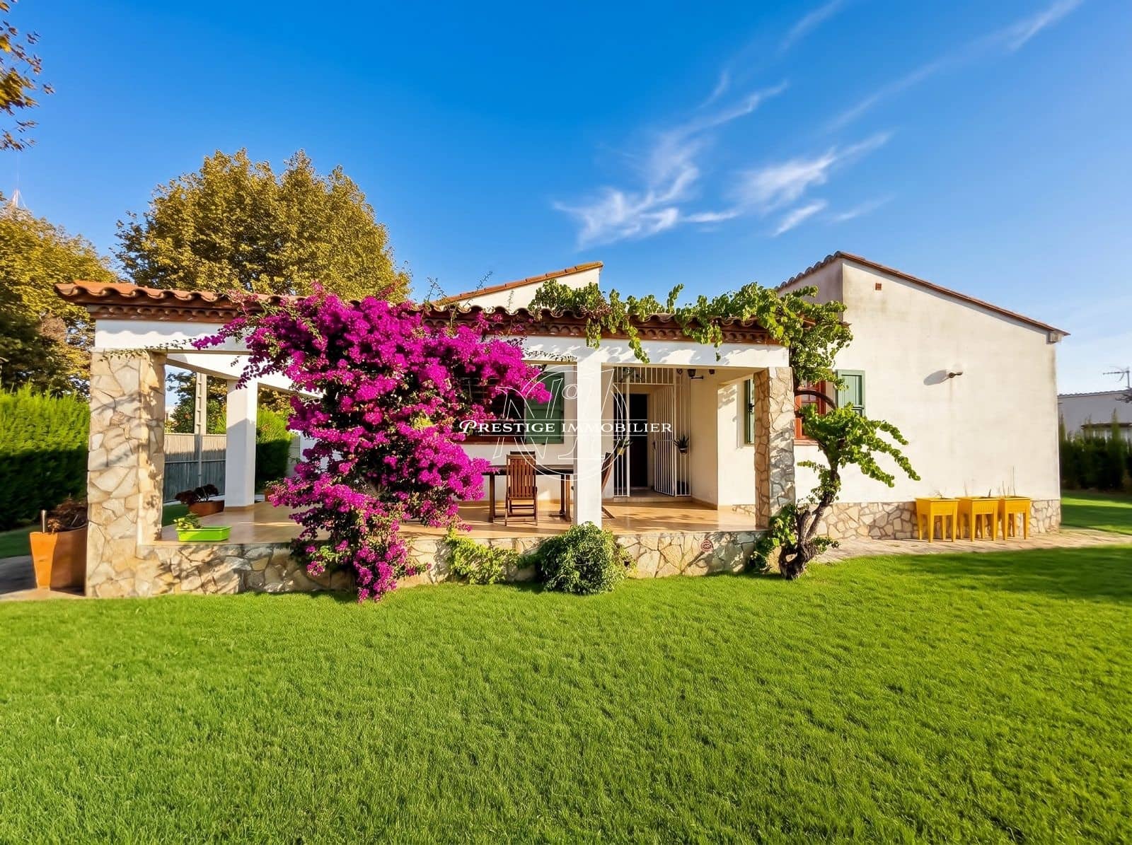 3 bedroom Villa for sale in Empuriabrava with garage - € 350,000 (Ref: 10131717)