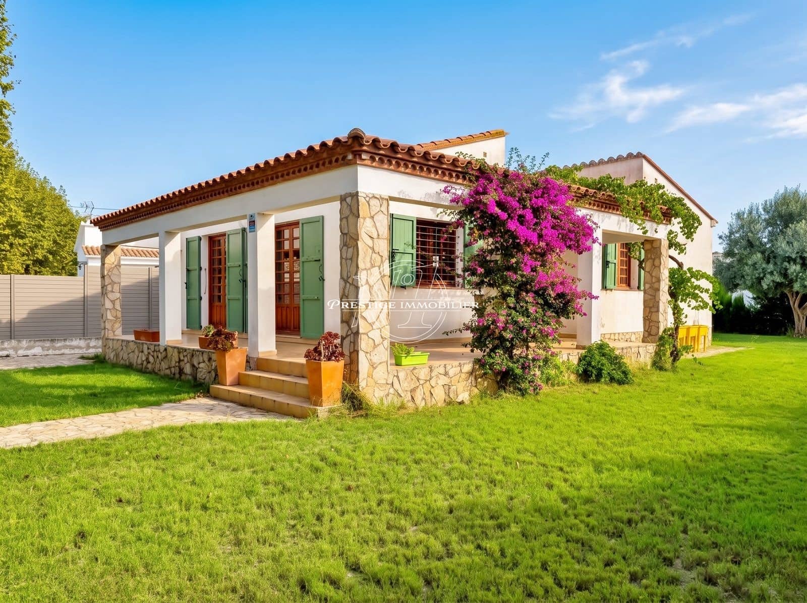 3 bedroom Villa for sale in Empuriabrava with garage - € 350,000 (Ref: 10131717)