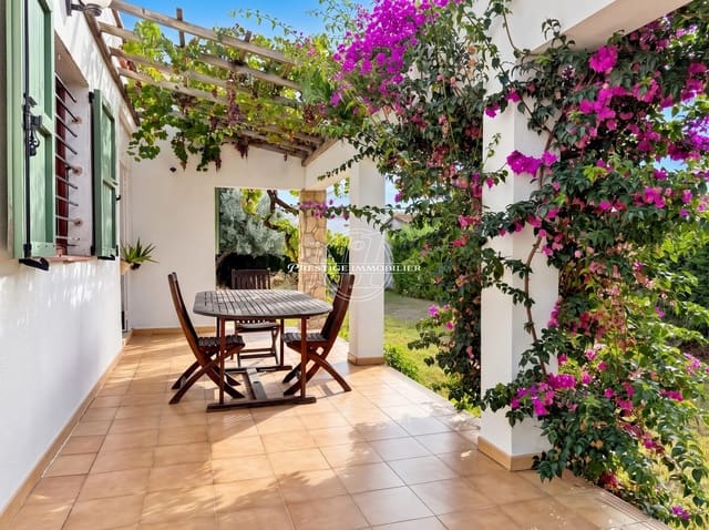3 bedroom Villa for sale in Empuriabrava, Castelló d'Empúries with garage - € 350,000 (Ref: 10131717)
