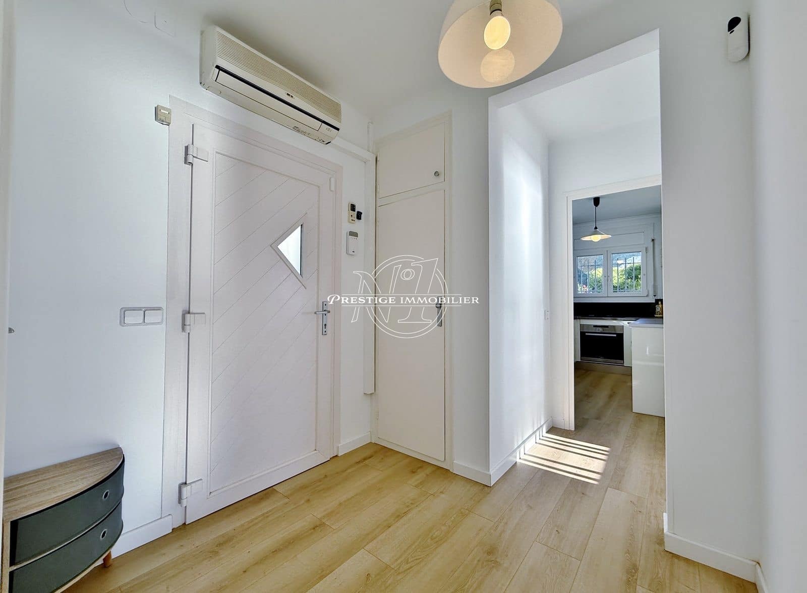 2 slaapkamer Appartement te koop in Roses met garage - € 395.000 (Ref: 10135914)