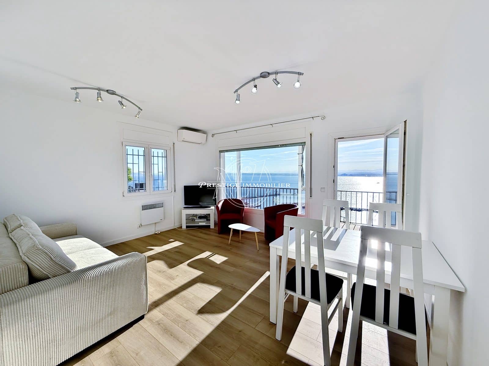 2 slaapkamer Appartement te koop in Roses met garage - € 395.000 (Ref: 10135914)