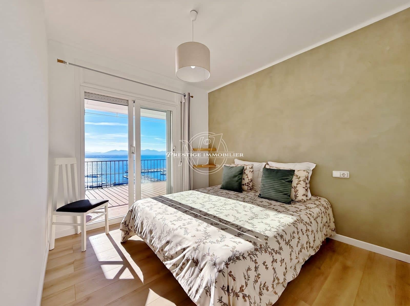 2 slaapkamer Appartement te koop in Roses met garage - € 395.000 (Ref: 10135914)
