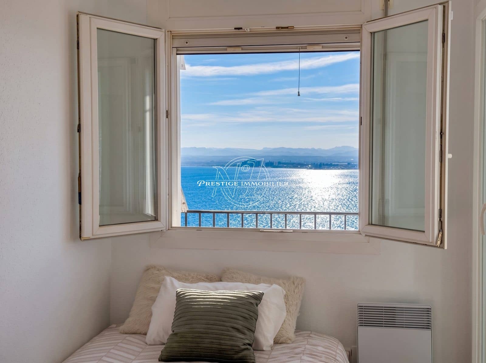 2 slaapkamer Appartement te koop in Roses met garage - € 395.000 (Ref: 10135914)