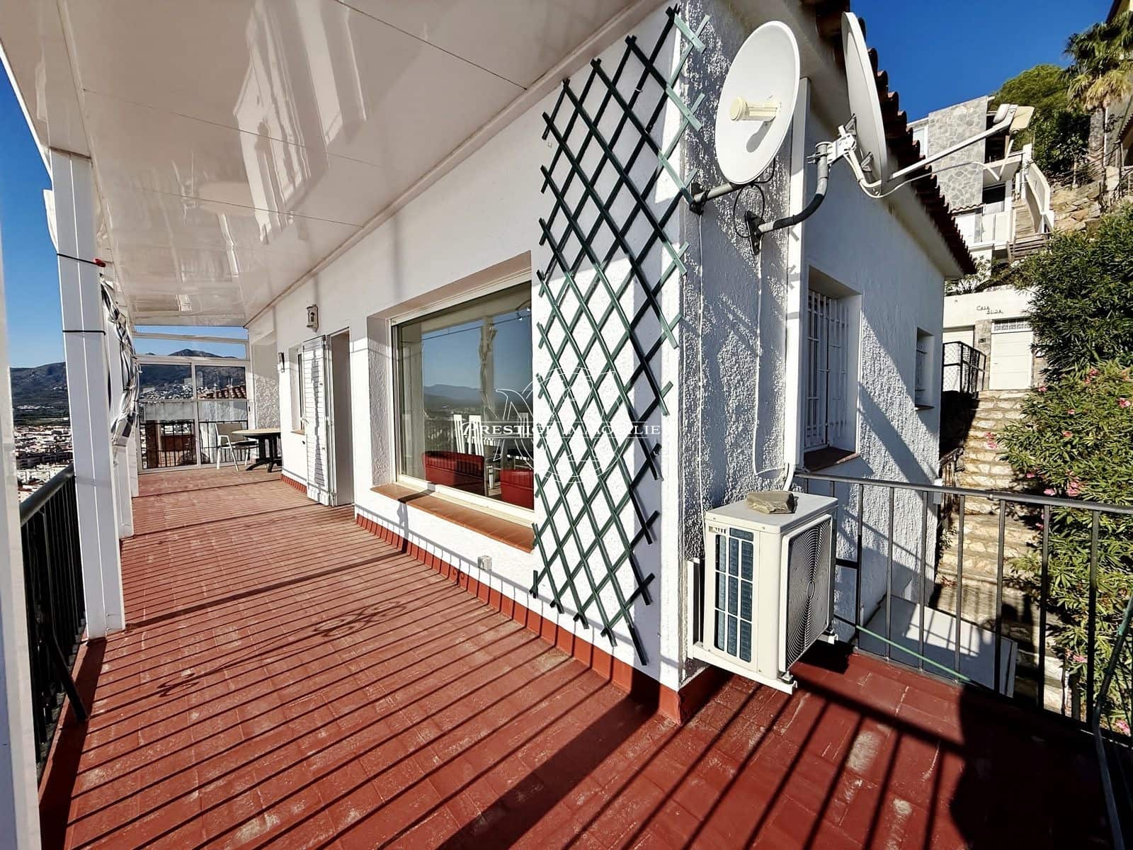 2 slaapkamer Appartement te koop in Roses met garage - € 395.000 (Ref: 10135914)