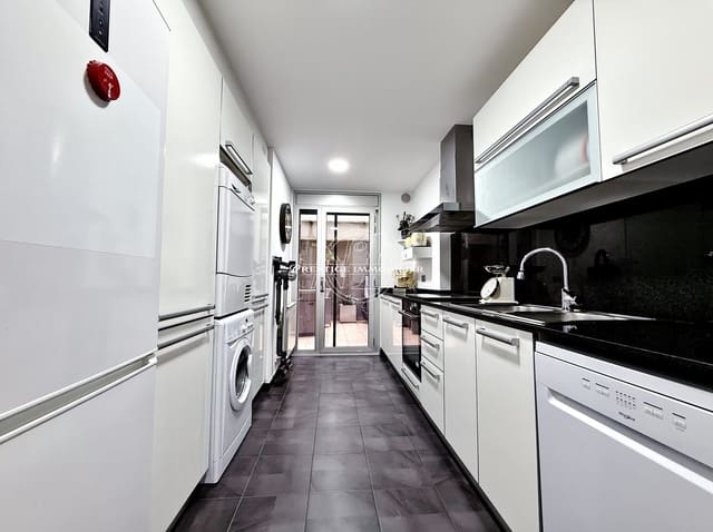2 slaapkamer Appartement te koop in Roses - € 239.000 (Ref: 10136716)
