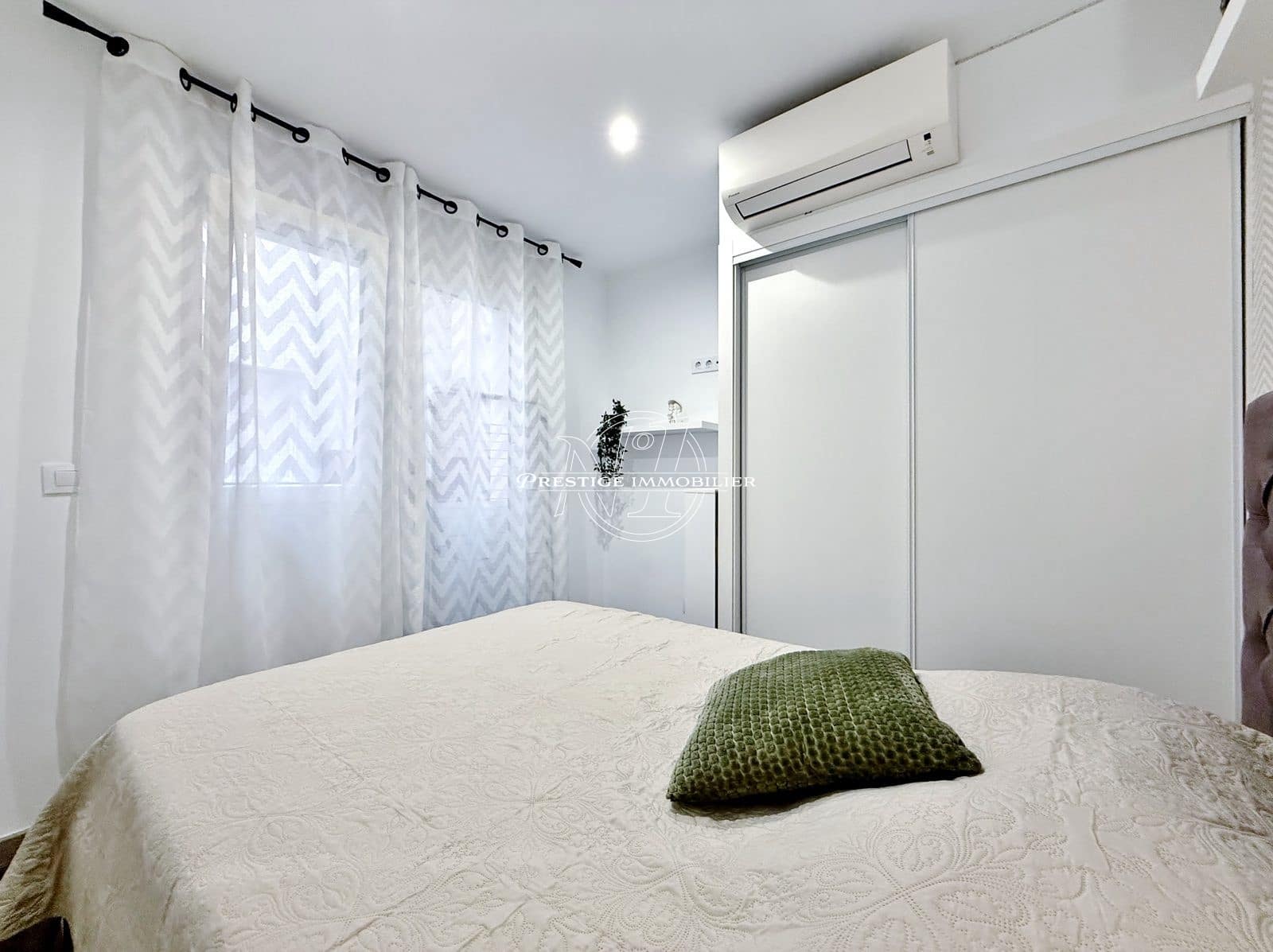 2 slaapkamer Appartement te koop in Roses met garage - € 246.000 (Ref: 10157555)