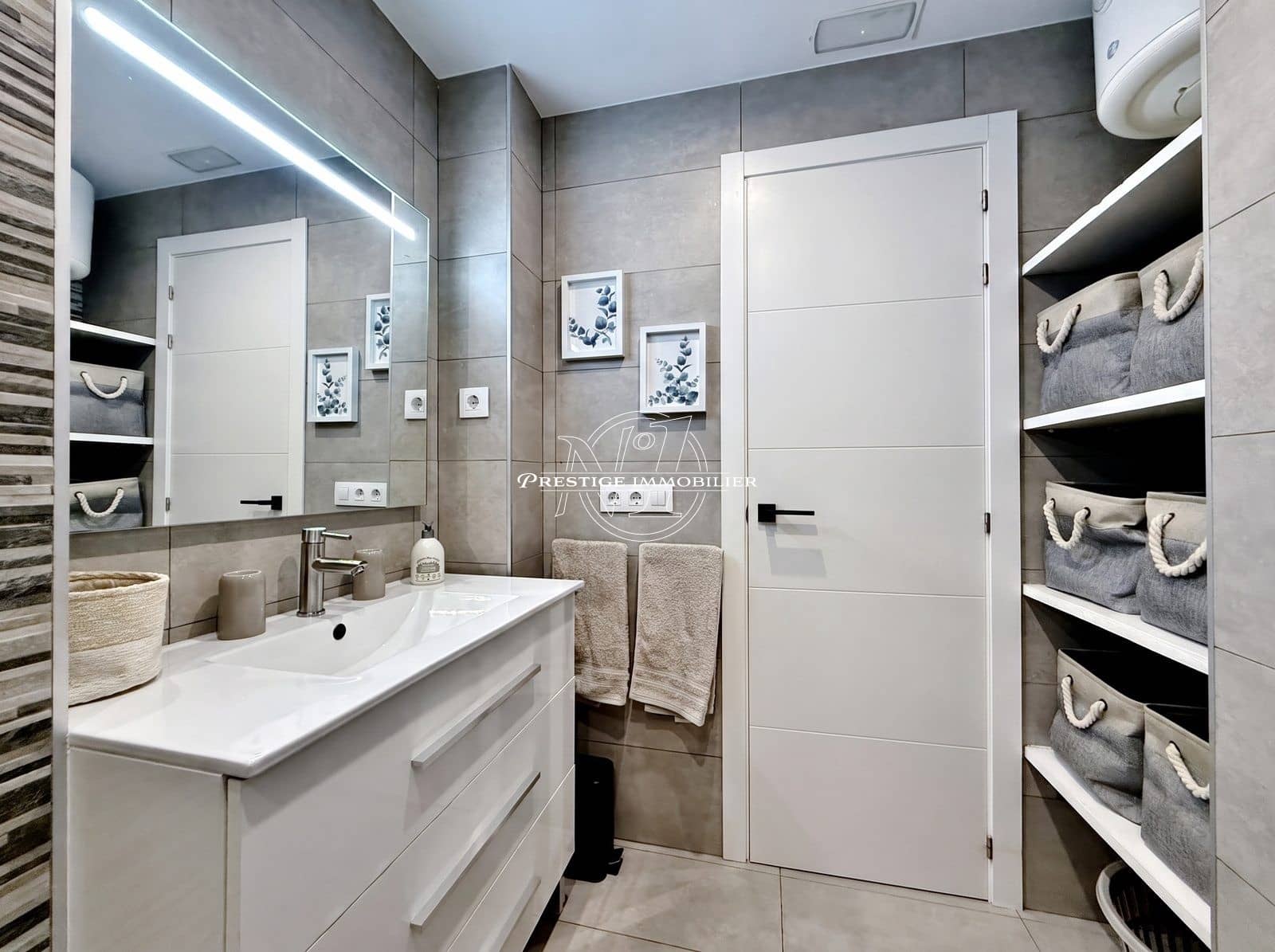 2 slaapkamer Appartement te koop in Roses met garage - € 246.000 (Ref: 10157555)