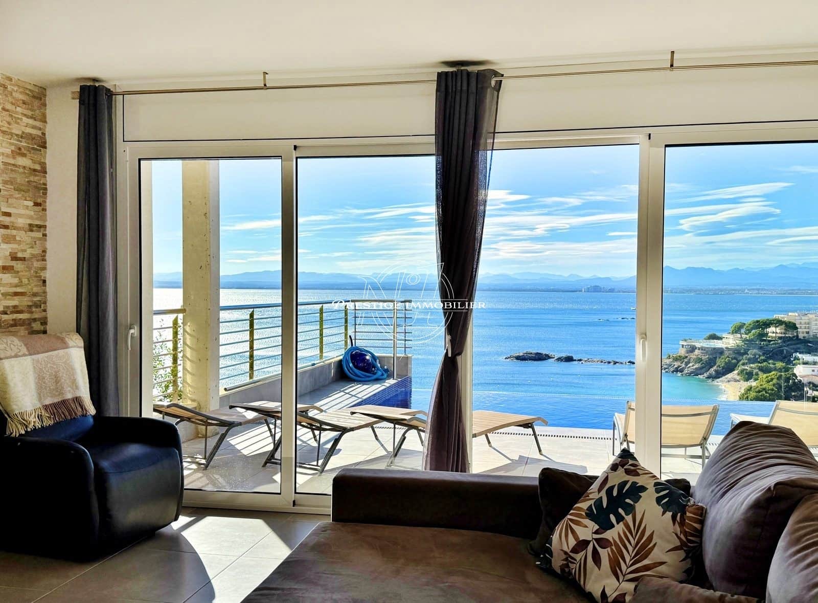 3 bedroom Villa for sale in Roses with pool garage - € 1,890,000 (Ref: 10157556)