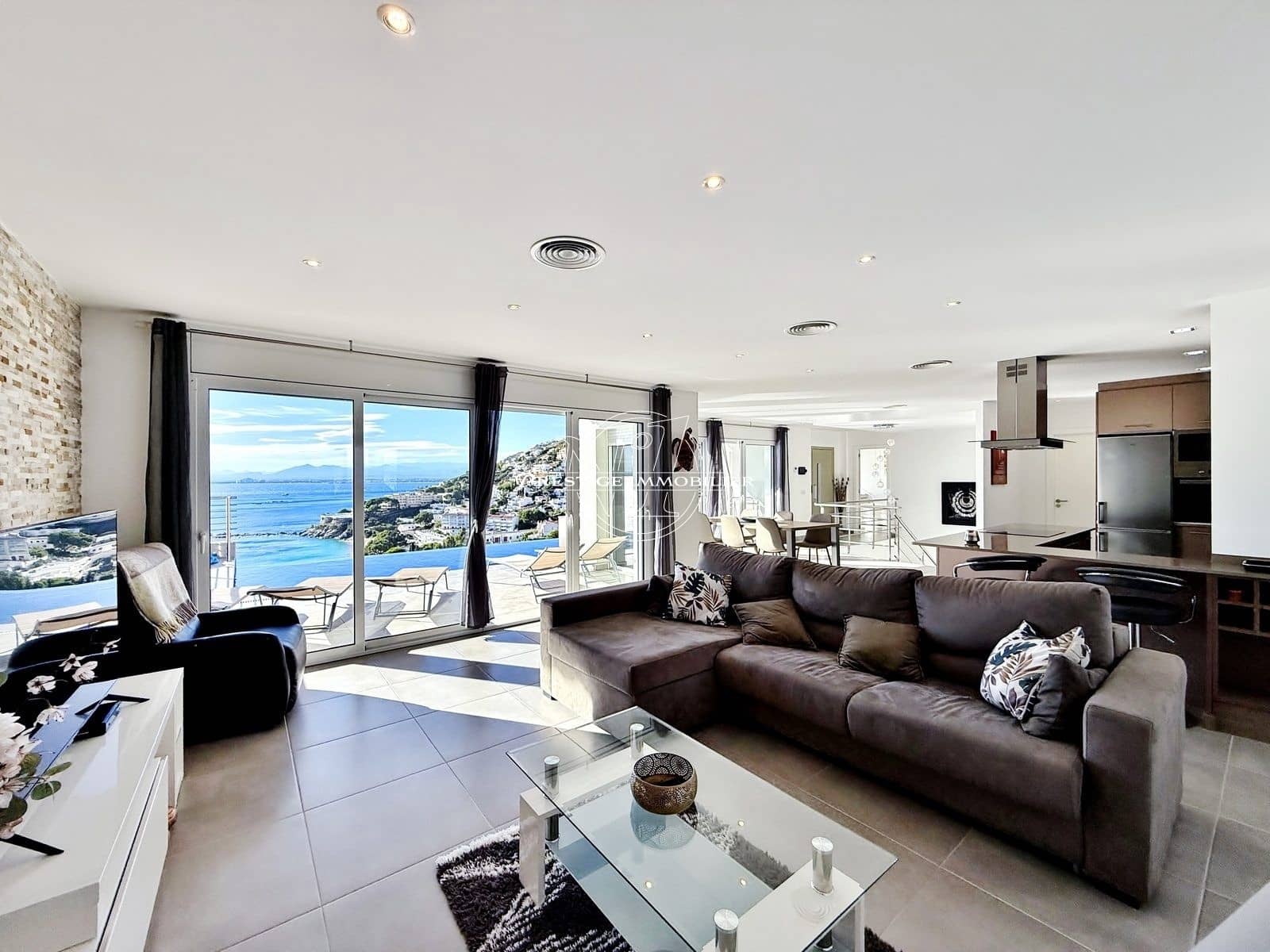 3 bedroom Villa for sale in Roses with pool garage - € 1,890,000 (Ref: 10157556)
