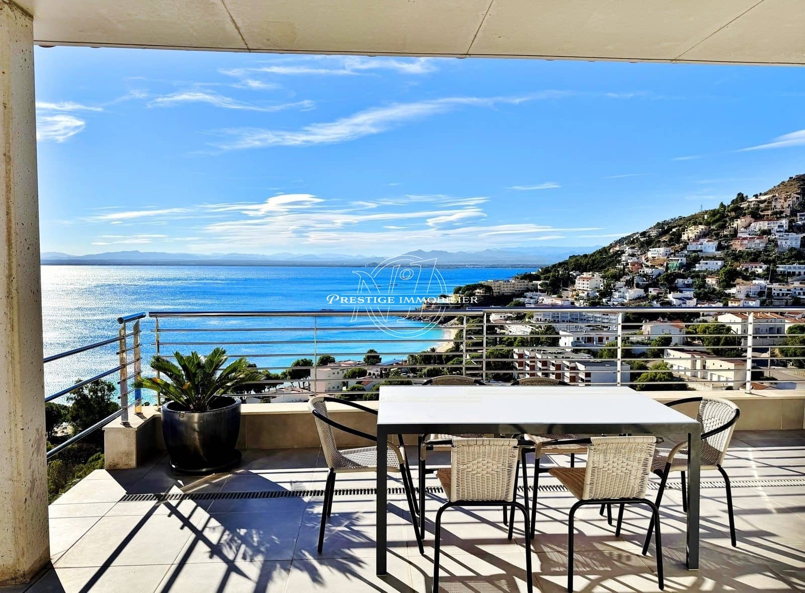 3 bedroom Villa for sale in Roses with pool garage - € 1,890,000 (Ref: 10157556)