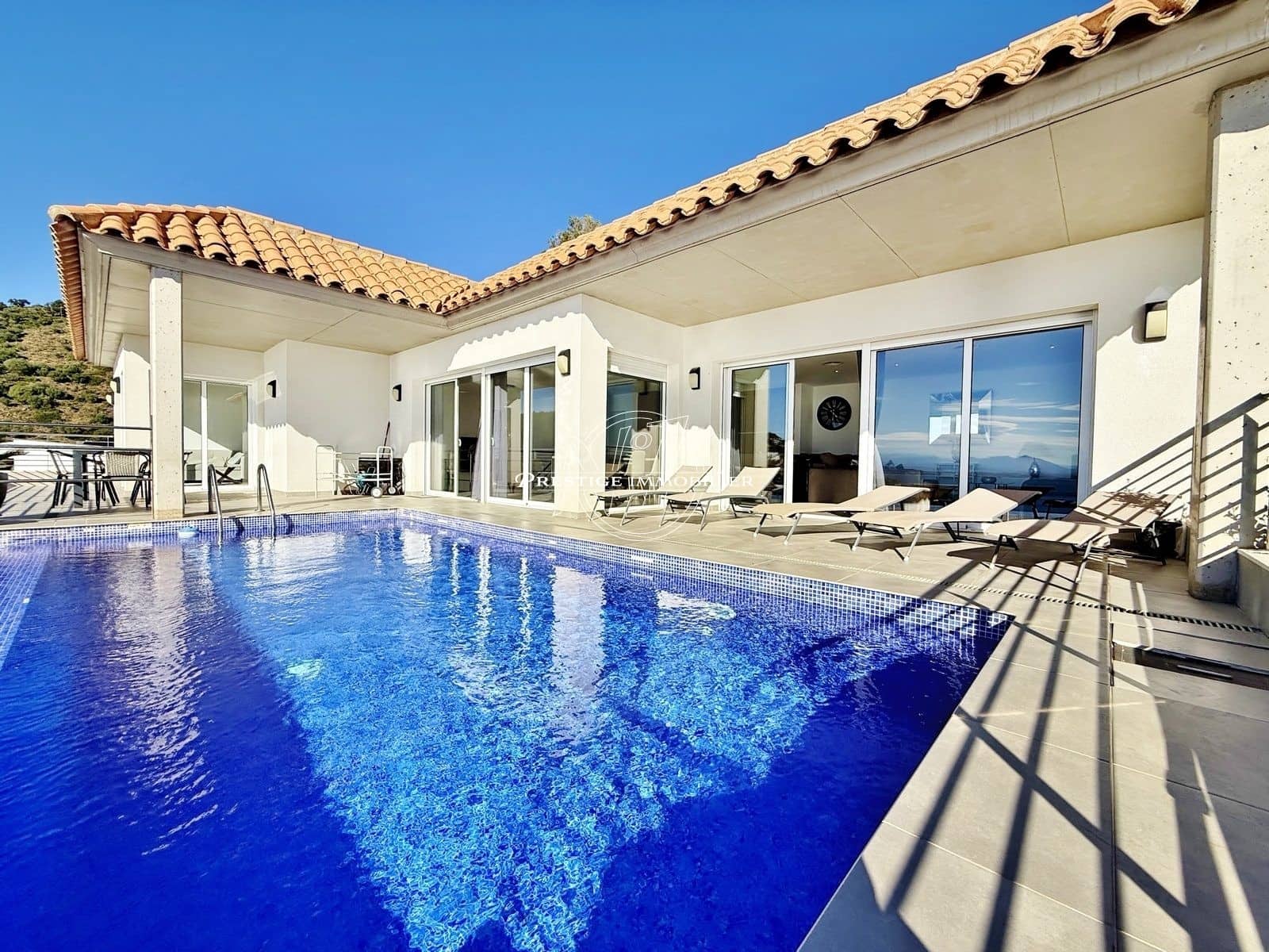 3 bedroom Villa for sale in Roses with pool garage - € 1,890,000 (Ref: 10157556)