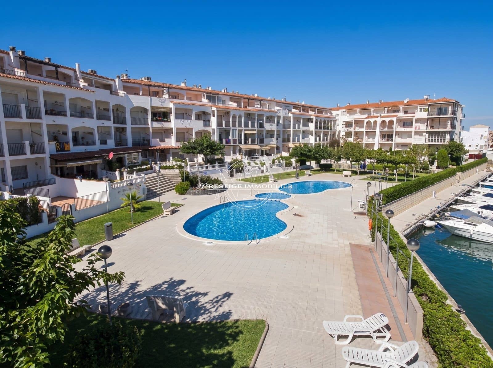 1 slaapkamer Appartement te koop in Empuriabrava met zwembad - € 150.000 (Ref: 10159274)