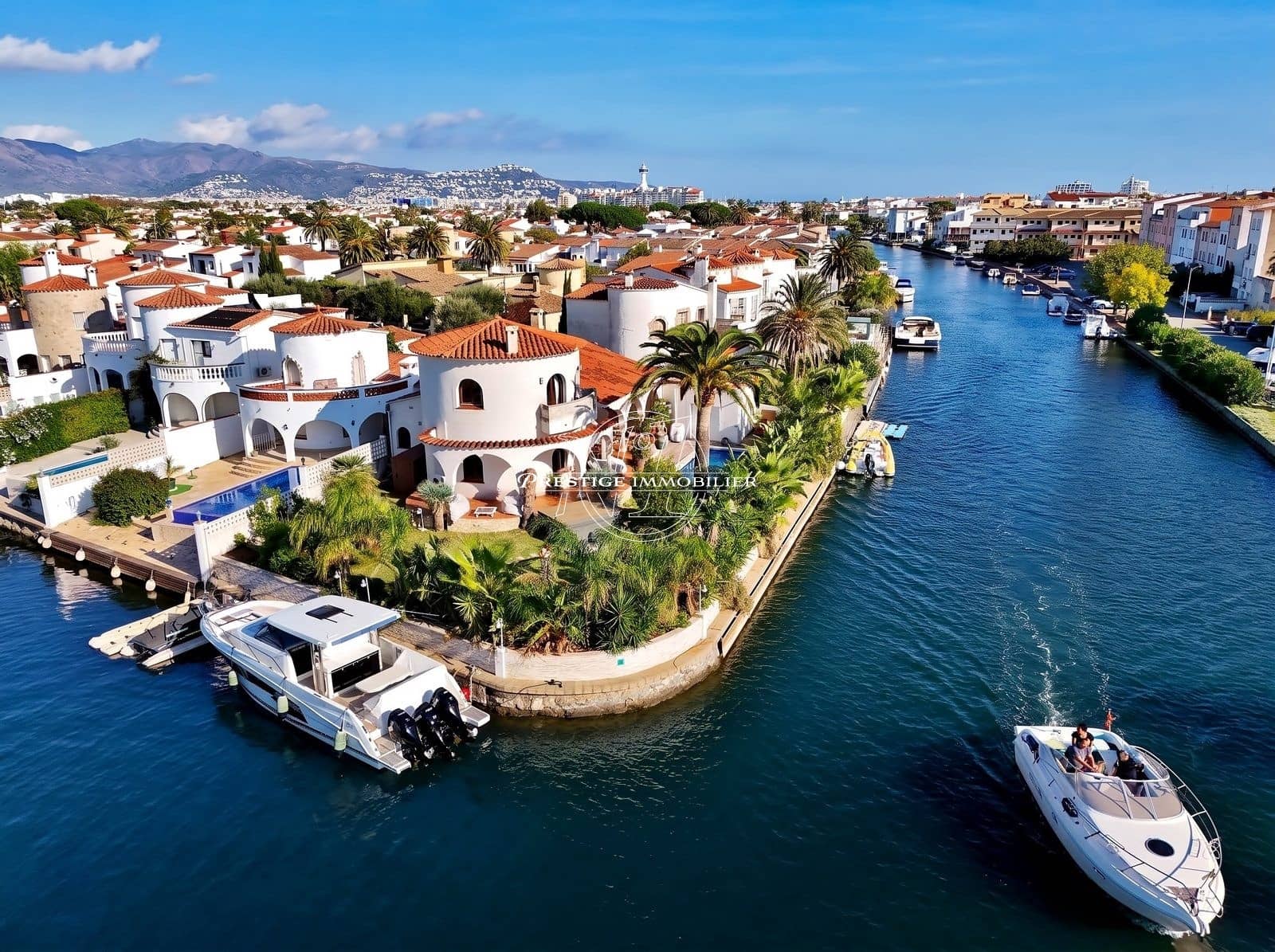 3 slaapkamer Villa te koop in Empuriabrava met zwembad garage - € 1.299.000 (Ref: 10164807)