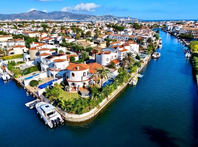 3 slaapkamer Villa te koop in Empuriabrava, Castelló d'Empúries met zwembad garage - € 1.299.000 (Ref: 10164807)