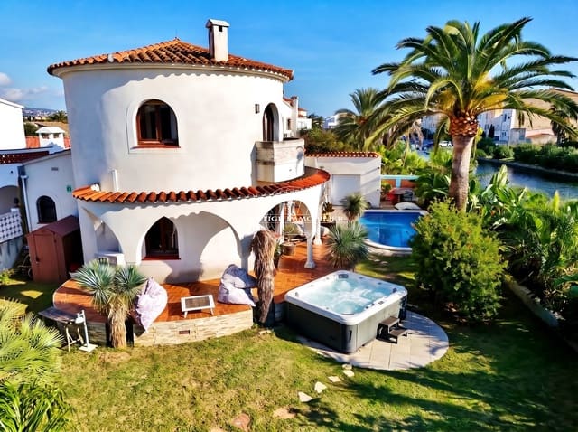 3 slaapkamer Villa te koop in Empuriabrava, Castelló d'Empúries met zwembad garage - € 1.299.000 (Ref: 10164807)