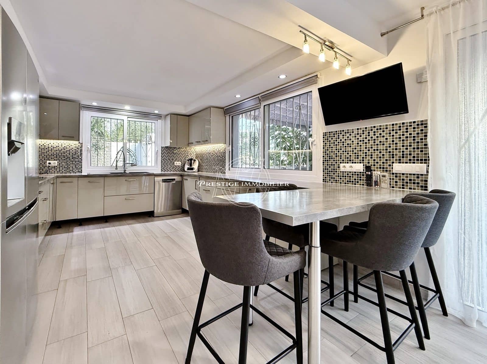 4 slaapkamer Appartement te koop in Roses met garage - € 619.000 (Ref: 10174526)