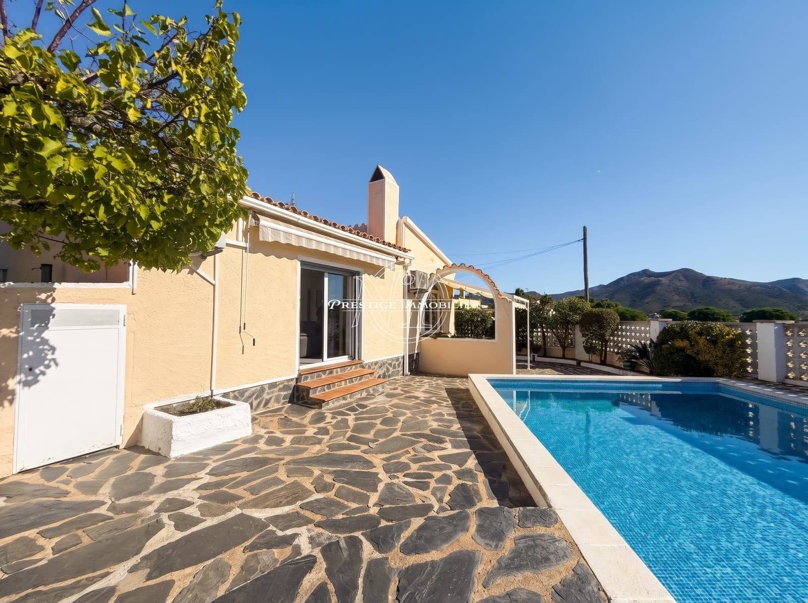 3 soveværelse Villa til salg i Roses med swimmingpool garage - € 425.000 (Ref: 10183856)