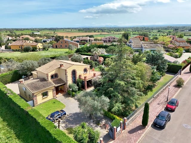 4 bedroom Villa for sale in Peralada with pool - € 2,290,000 (Ref: 9261849)