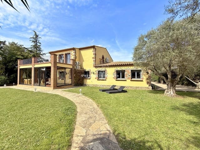 4 bedroom Villa for sale in Peralada with pool - € 2,290,000 (Ref: 9261849)