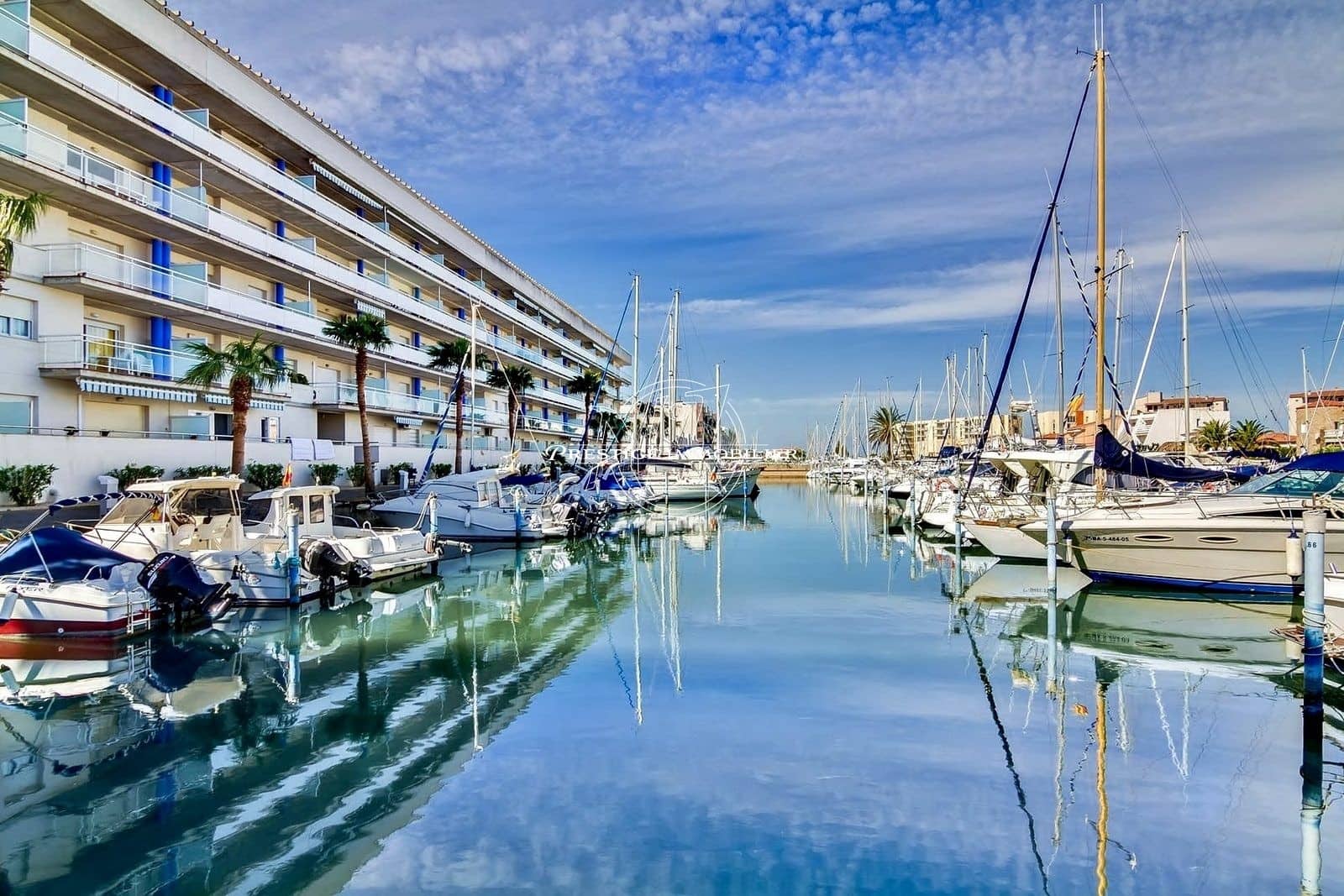 2 bedroom Apartment for sale in Roses with pool - € 215,000 (Ref: 9263595)