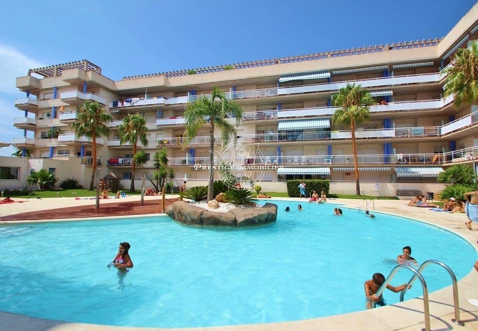 2 bedroom Apartment for sale in Roses with pool - € 215,000 (Ref: 9263595)