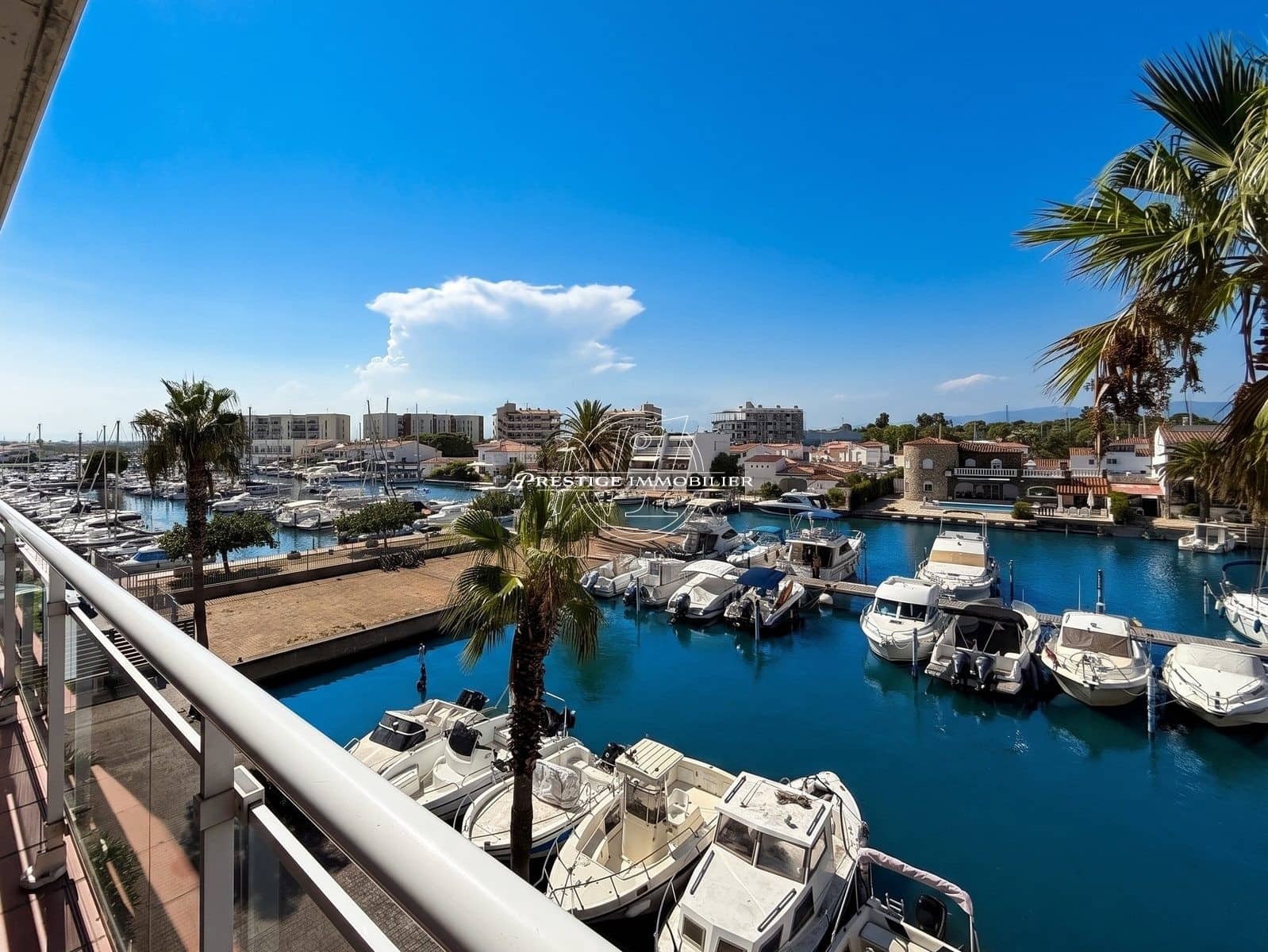 2 bedroom Apartment for sale in Roses with pool - € 229,000 (Ref: 9263595)