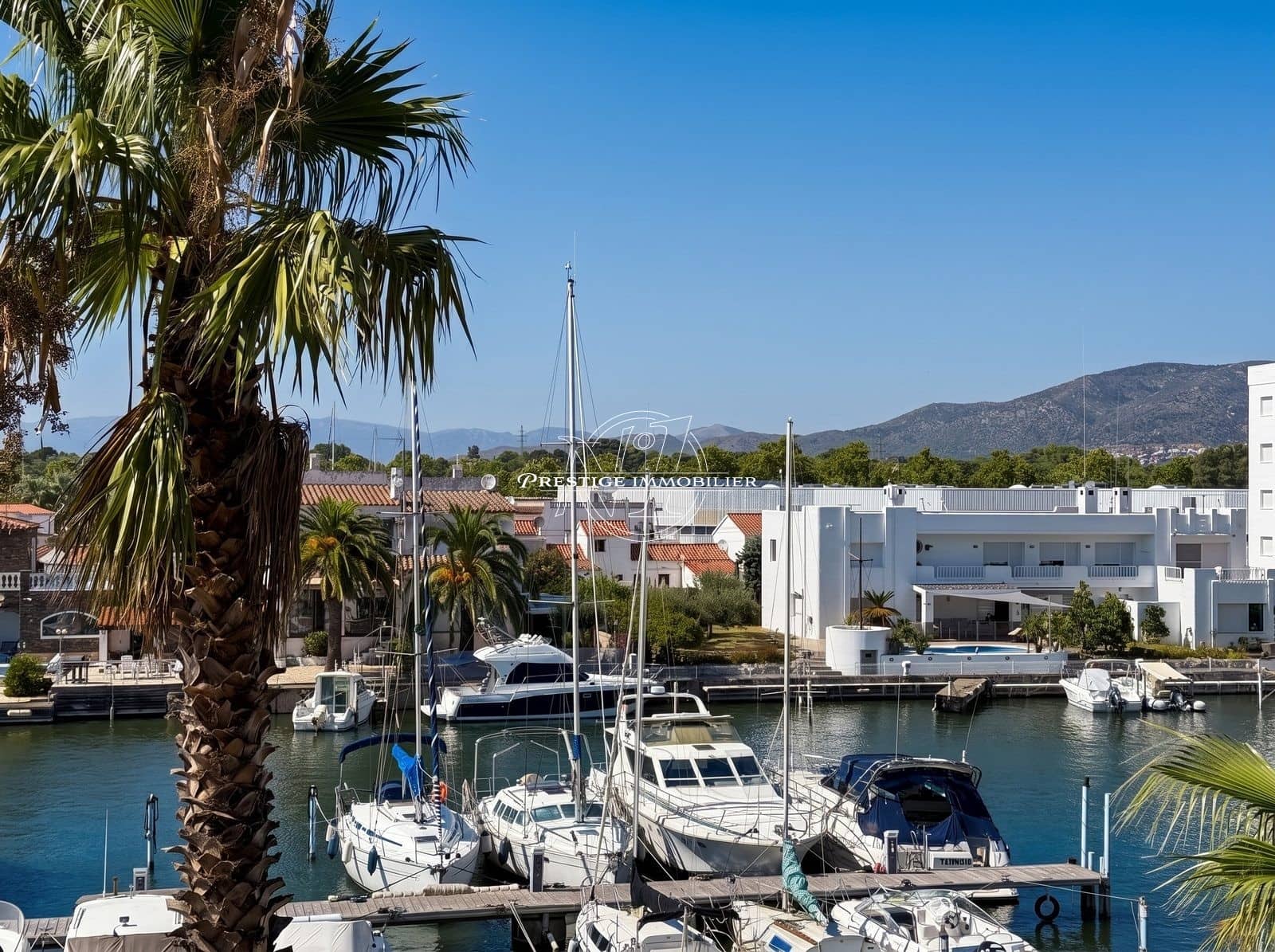 2 bedroom Apartment for sale in Roses with pool - € 229,000 (Ref: 9263595)