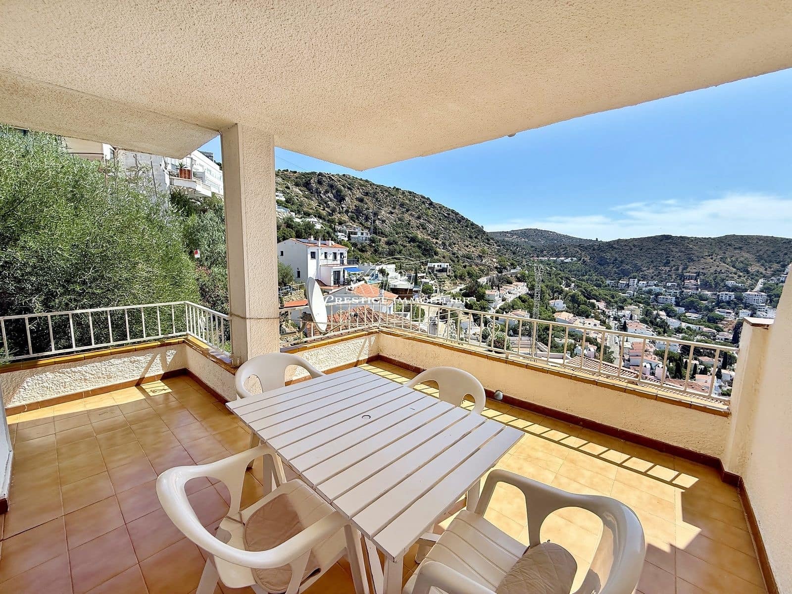2 bedroom Apartment for sale in Roses - € 269,000 (Ref: 9263597)