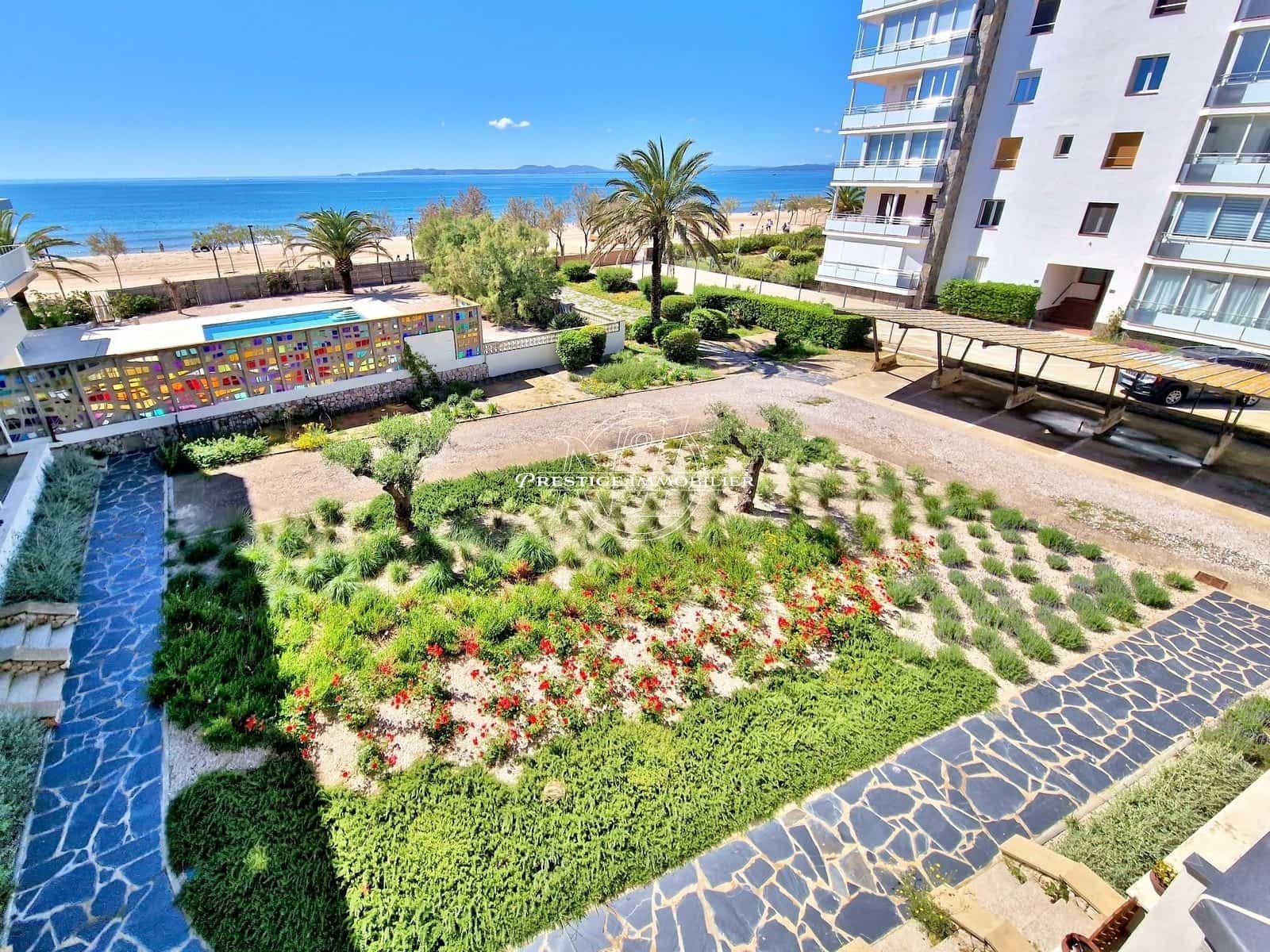 1 bedroom Apartment for sale in Roses - € 289,000 (Ref: 9263598)