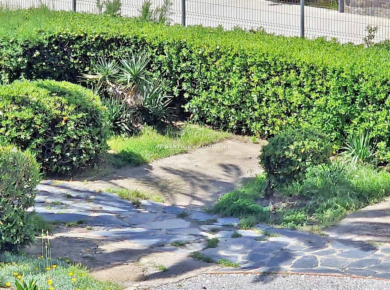 1 bedroom Apartment for sale in Roses - € 289,000 (Ref: 9263598)