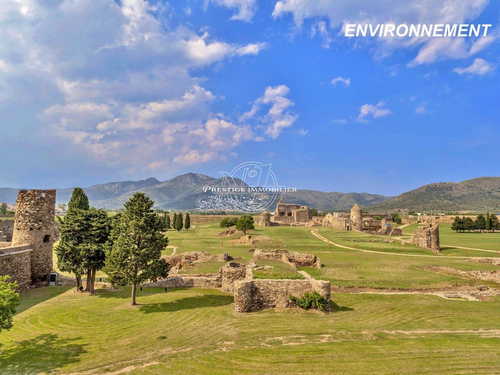 2 bedroom Apartment for sale in Roses - € 239,000 (Ref: 9263601)